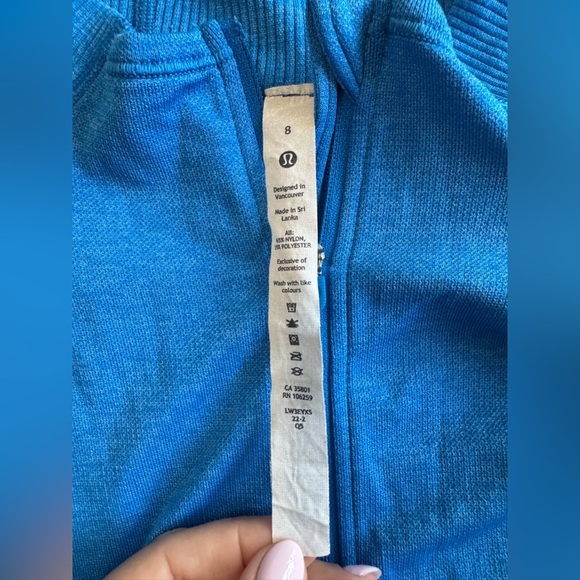 Lululemon Breathable Textured Knit Training Jacket in Poolside / Aero Blue - Picture 6 of 8